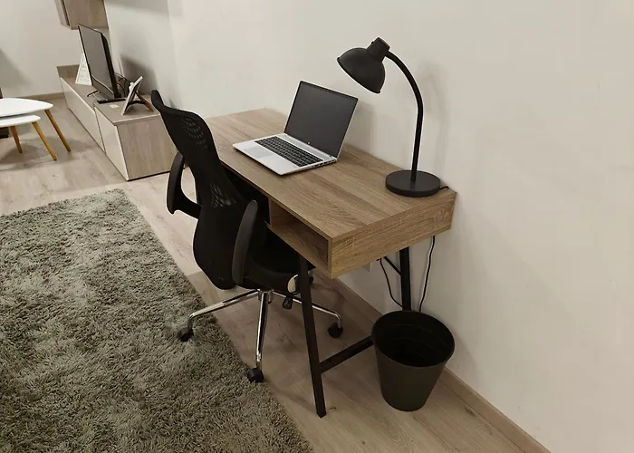Modern Apartment With Large Outdoor Area - Sleeps 7, Close To Malta International Airport