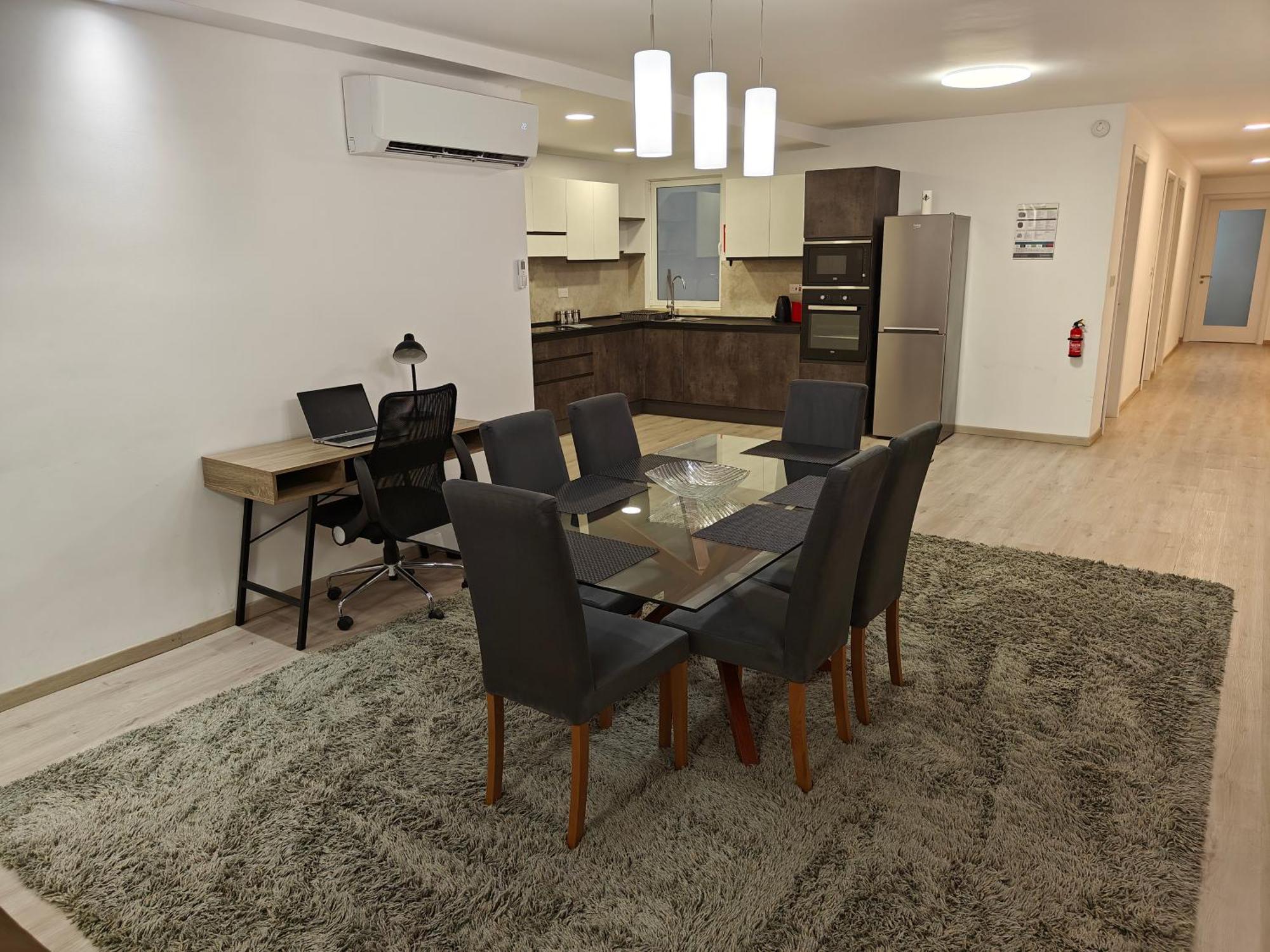 Modern With Large Outdoor Area - Sleeps 7, Close To Malta International Airport Luqa
