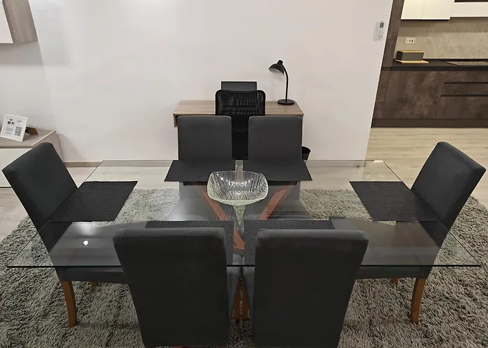 Modern Apartment With Large Outdoor Area - Sleeps 7, Close To Malta International Airport