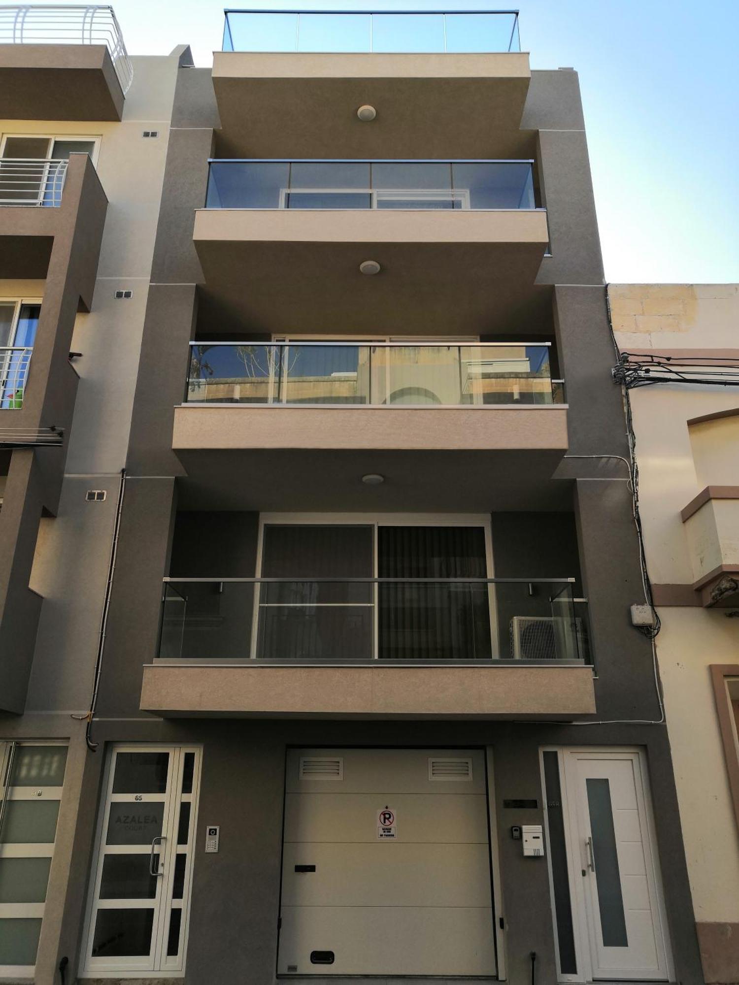 Modern With Large Outdoor Area - Sleeps 7, Close To Malta International Airport Appartement Ħal Luqa