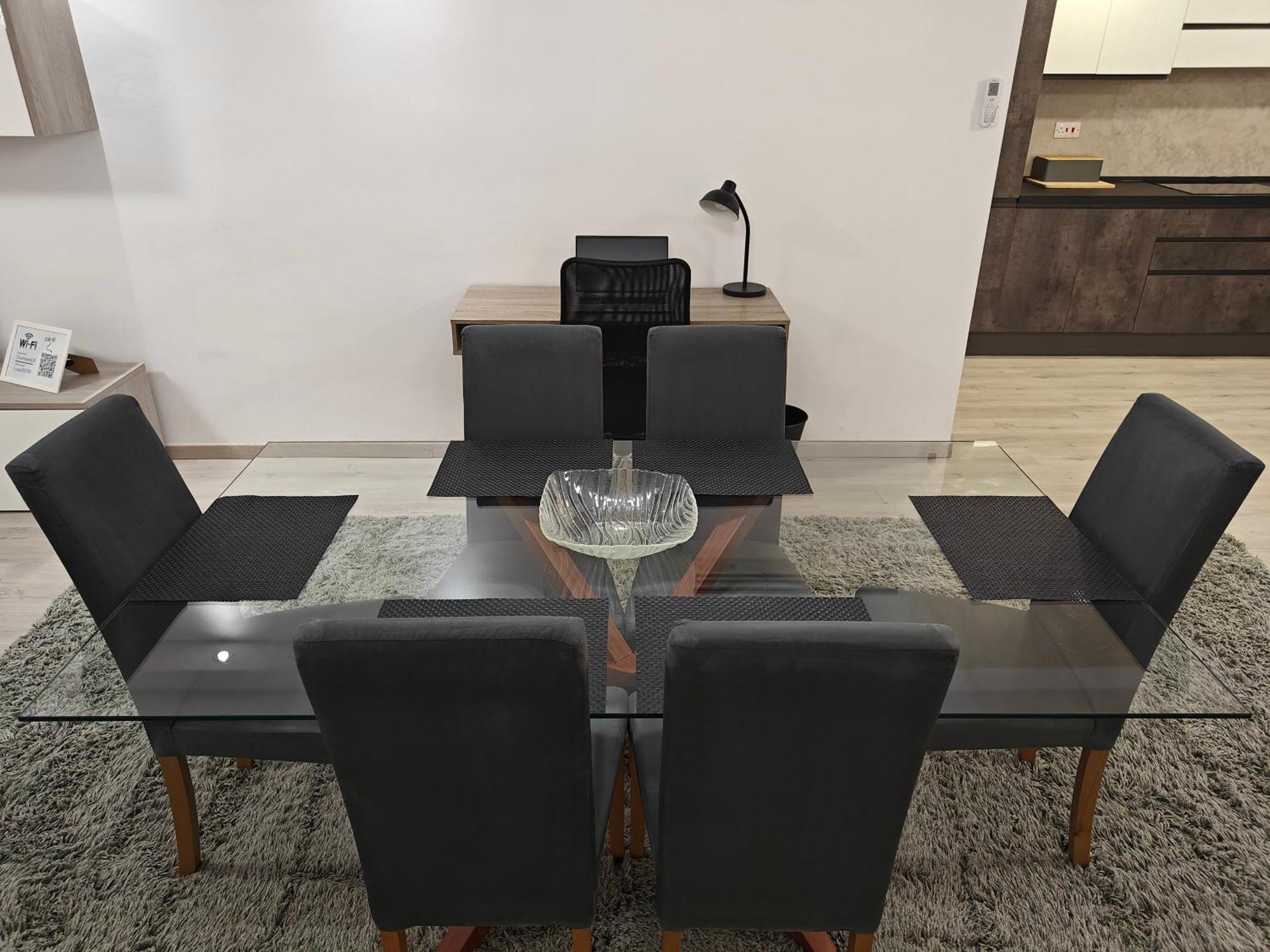 Appartement Modern With Large Outdoor Area - Sleeps 7, Close To Malta International Airport *